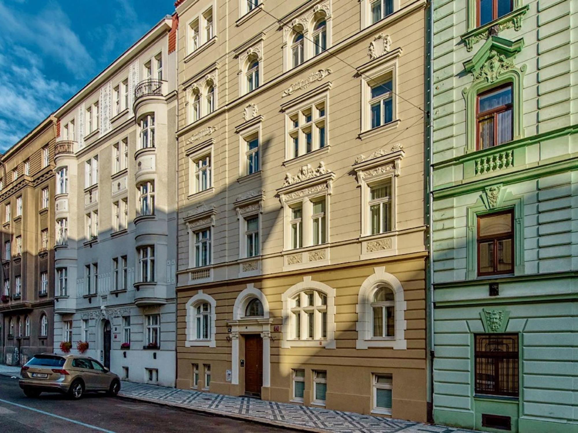 Dobrovskeho 30 * Praha